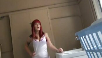 La giovane Alexis Adams riceve un video porno vecchie troie massaggio e un pompino facciale