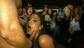 Il divertimento lesbo di Taylor vecchie troie inculate
