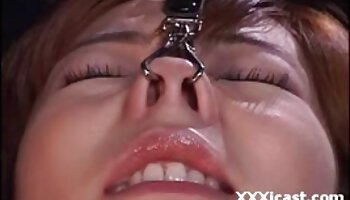 La splendida nonne zoccole porno moglie Sasha Zima rimbalza sul cazzo duro mentre un cornuto sorridente guarda
