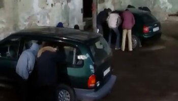 TS Thais Schiavinato e un ragazzo si scambiano pompini prima che il tizio le nonne zoccole porno scopi il culo