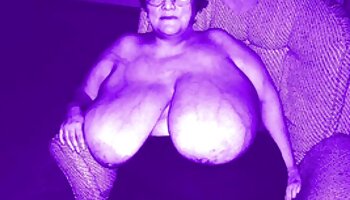 Tette piccole Slut anziana Jenna porno gratis nonne porche Jingles rimbalza su un cazzo lungo